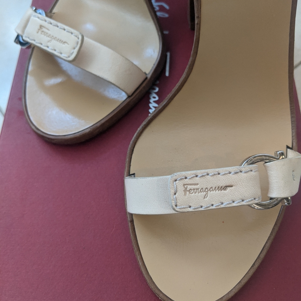Salvatore Ferragamo open toe heels - Picture 4 of 9